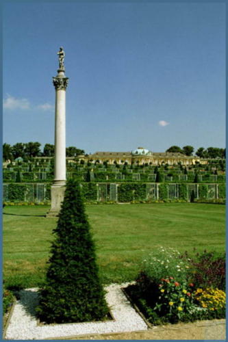 Schloss Sanssouci mit Terrassengarten
