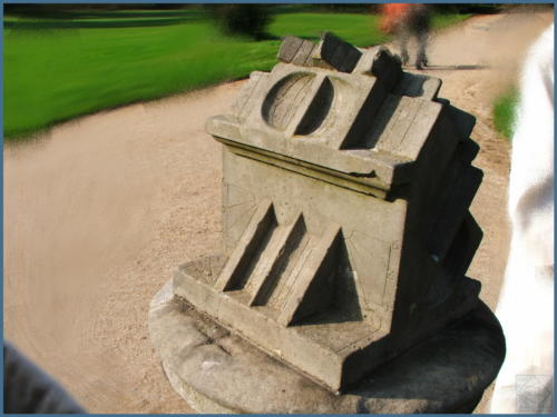 sonnenuhr in park sanssouci