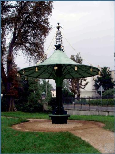 zier-schirm-im neuen garten